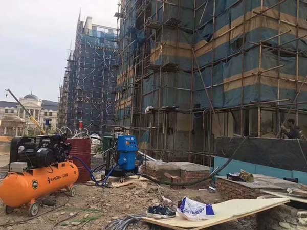 專家就規(guī)范使用聚氨酯材料建言獻策(圖1) 聚氨酯建筑節(jié)能保溫施工