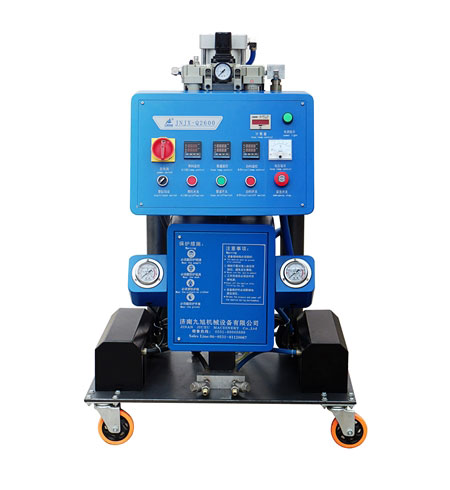 聚氨酯噴涂冷藏車(chē)保溫設(shè)備(圖1) JNJXQ2600聚氨酯噴涂冷藏車(chē)保溫