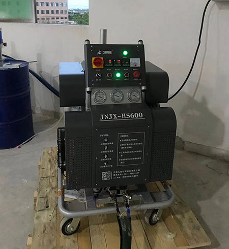 聚脲施工專用噴涂機(jī)(圖1) H5600液壓聚脲施工專用噴涂機(jī)